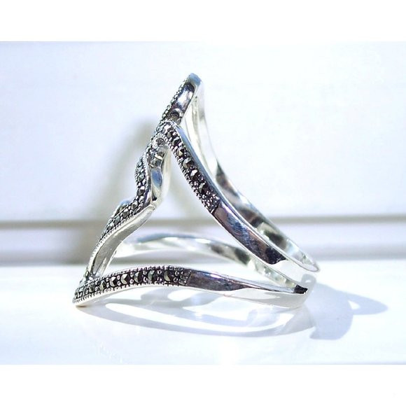 925 STERLING SILVER Modern Curvy Marcasite Statement Ring - Picture 9 of 16